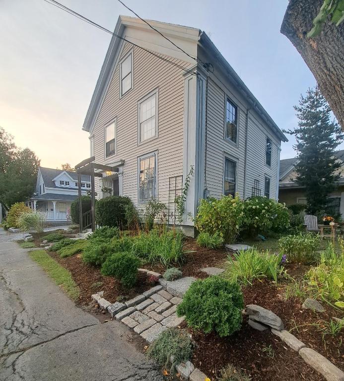 a house with a garden in front of it at Captain Hugo's Guesthouse STR26-36 in Rockland