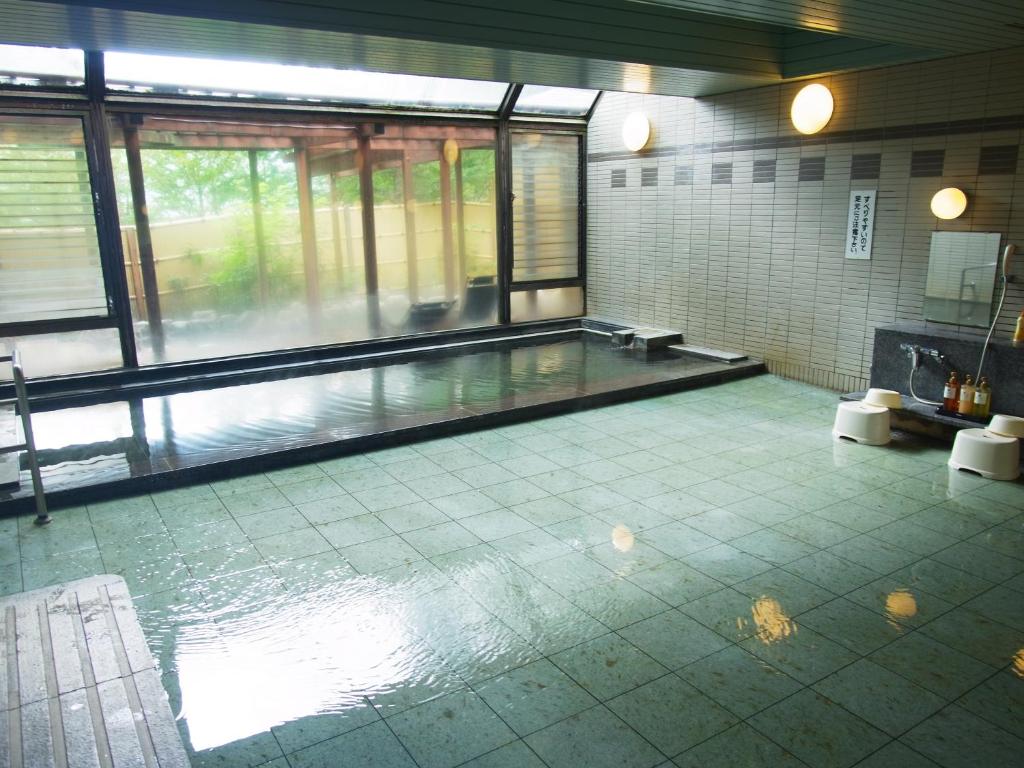 Bazén v ubytování Resort Hotel Tateshina nebo v jeho okolí