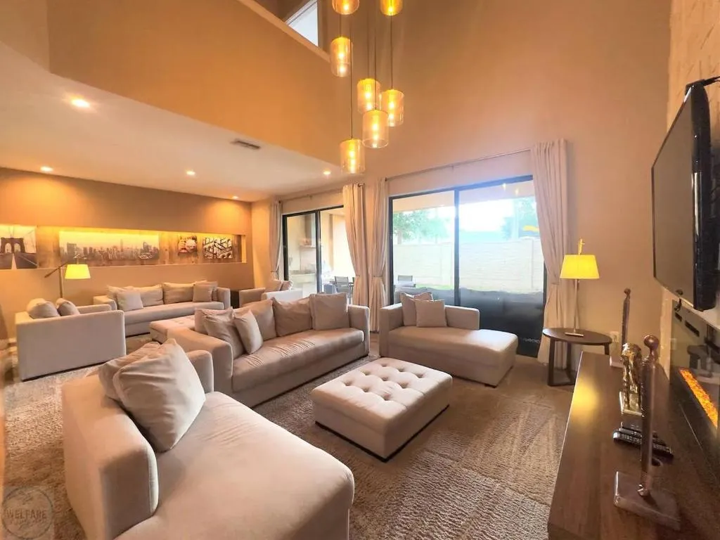 Elegant Home w 3 En Suites & Breathtaking View