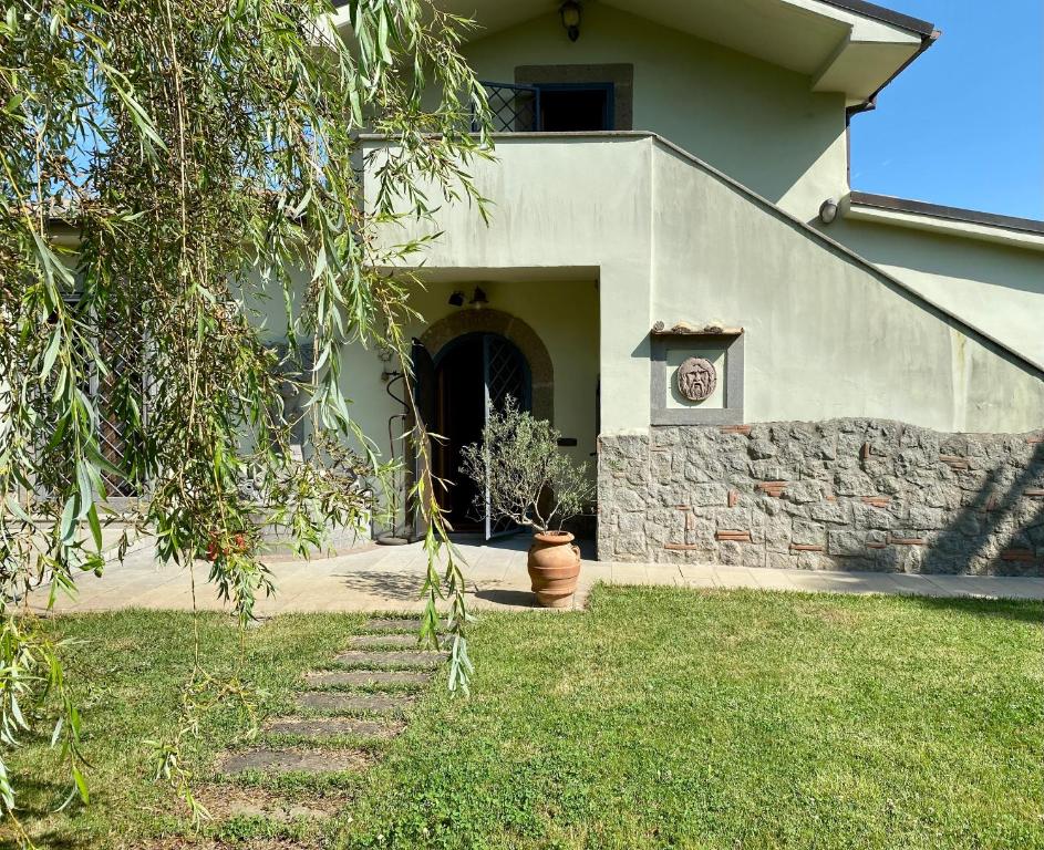 a house with a stone wall and a door at Ca' Fondi - Oasy Retreat in Soriano nel Cimino
