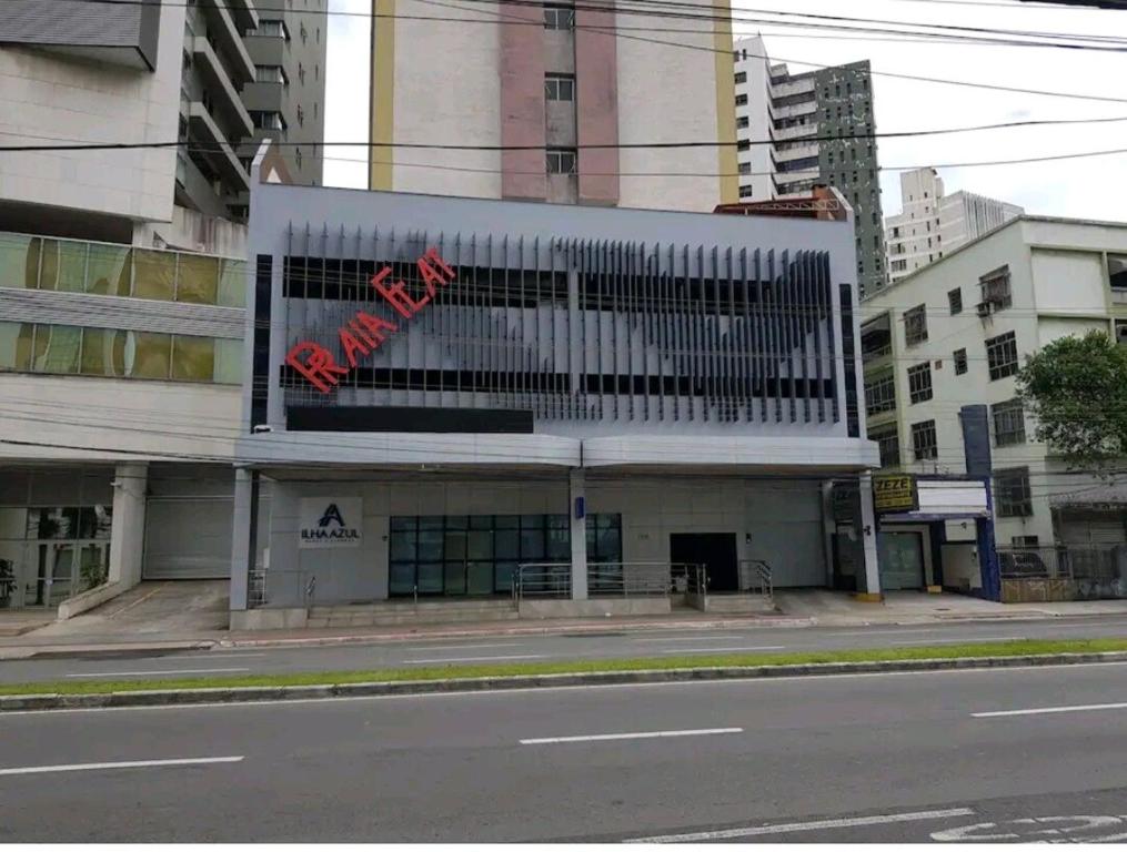 a building with aania on it on a city street at Quarto e Sala com Estilo e Conforto in Vitória