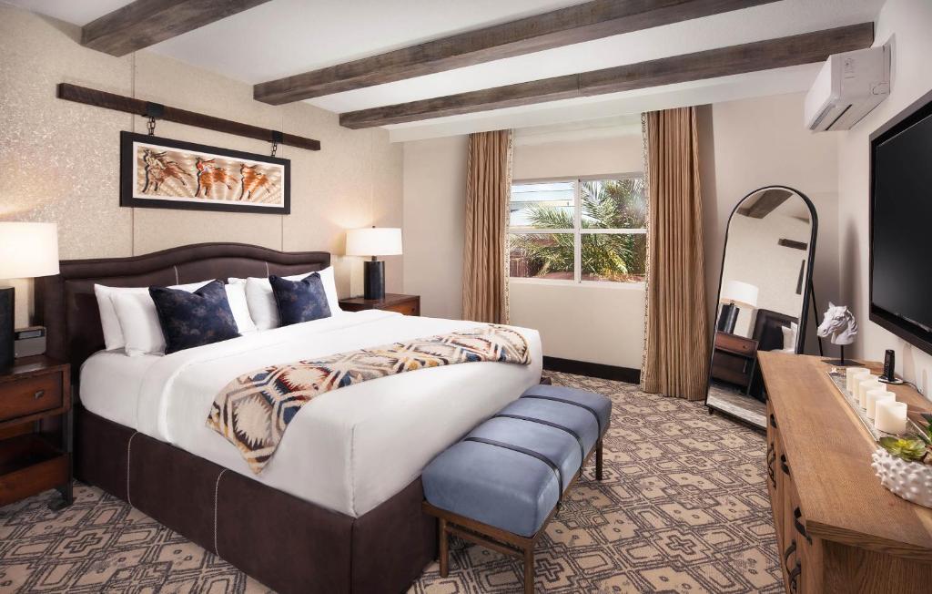 Ein Bett oder Betten in einem Zimmer der Unterkunft Silverton Casino Lodge
