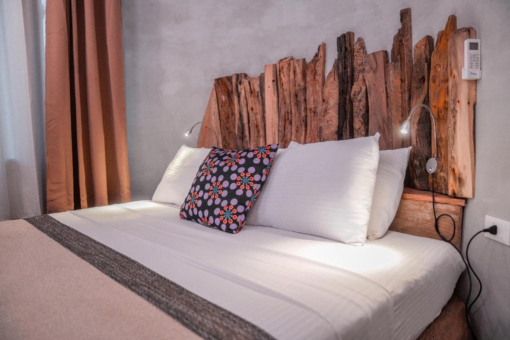 Giường trong phòng chung tại Nyirenda Homestay Kilimanjaro