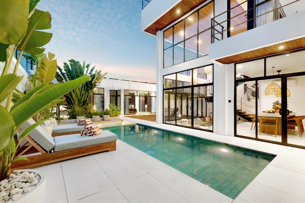 an image of a house with a swimming pool at Baliwood Residence Villas by BREIG in Munggu