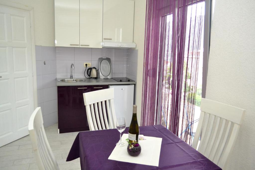 Kuhinja ili čajna kuhinja u objektu Apartments Parapid