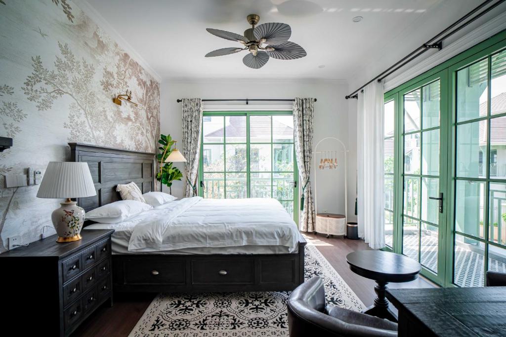 a bedroom with a bed and a ceiling fan at Biệt thự sân vườn sang trọng Hayha Villa - Tropical Garden Khem Beach in Phu Quoc
