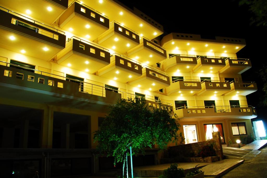a building with lights on it at night at Oneiro Studios in Loutra Edipsou