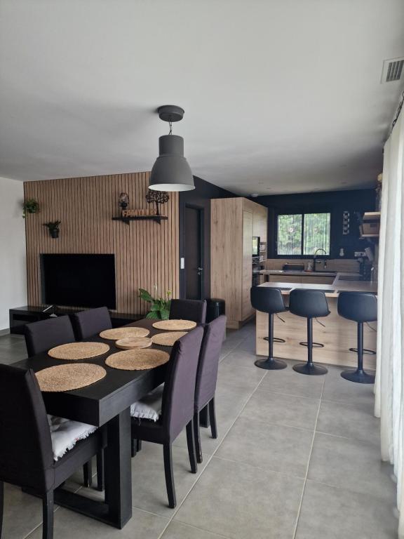 a dining room and kitchen with a table and chairs at Villa en Provence - Sisteron in Sisteron