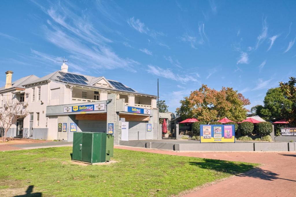 The Stirling Arms Hotel - Resim 15