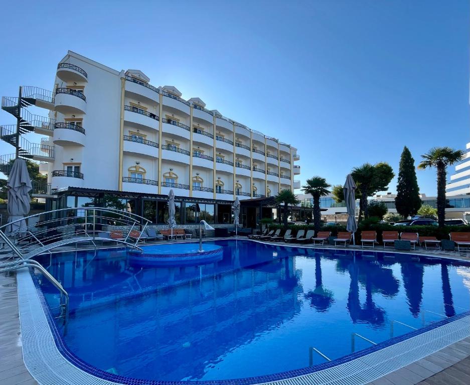 Бассейн в Hotel Miramare или поблизости