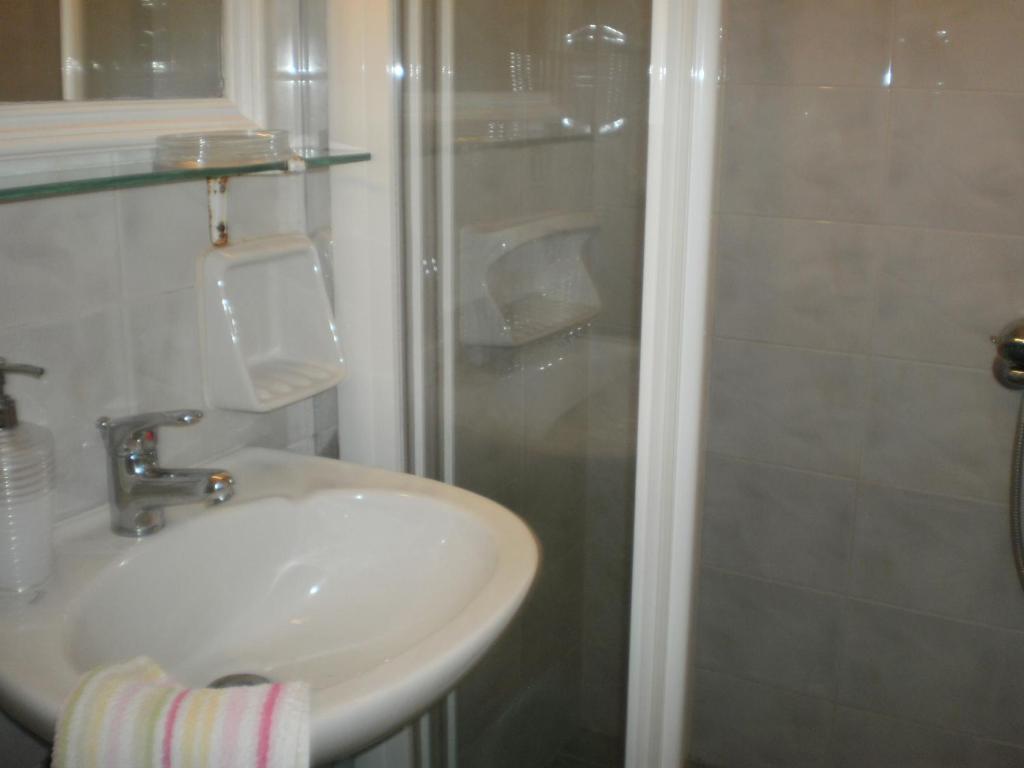 Koupelna v ubytování Aiolos Rooms