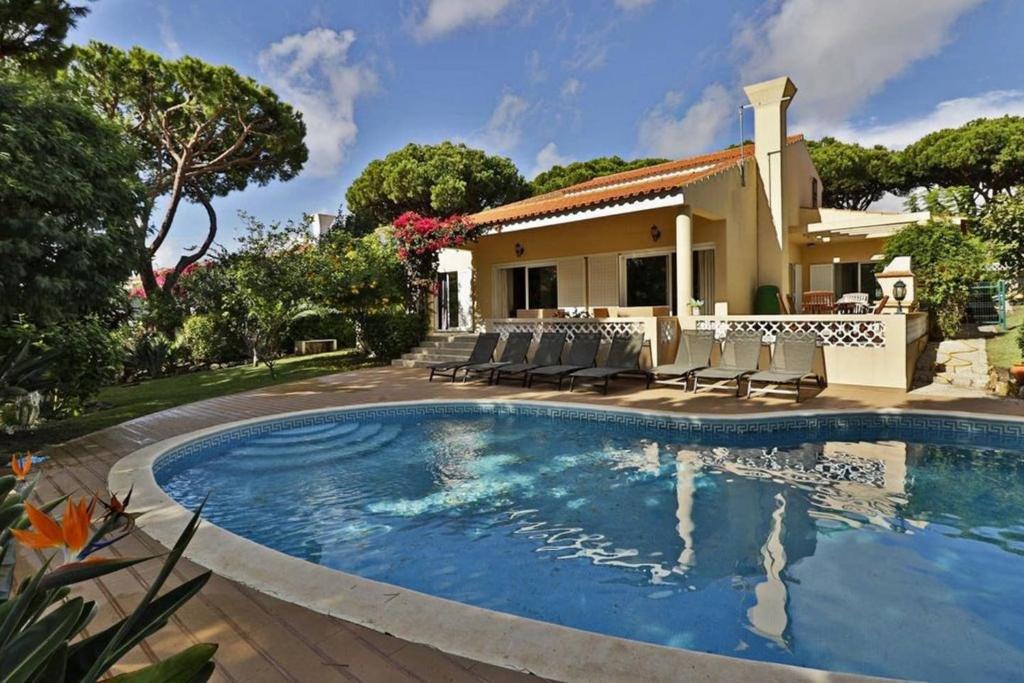 a swimming pool in front of a house at Villa Quadradinhos 21Q 4 Bedroooms Private Pool Vale Do Lobo in Vale do Lobo
