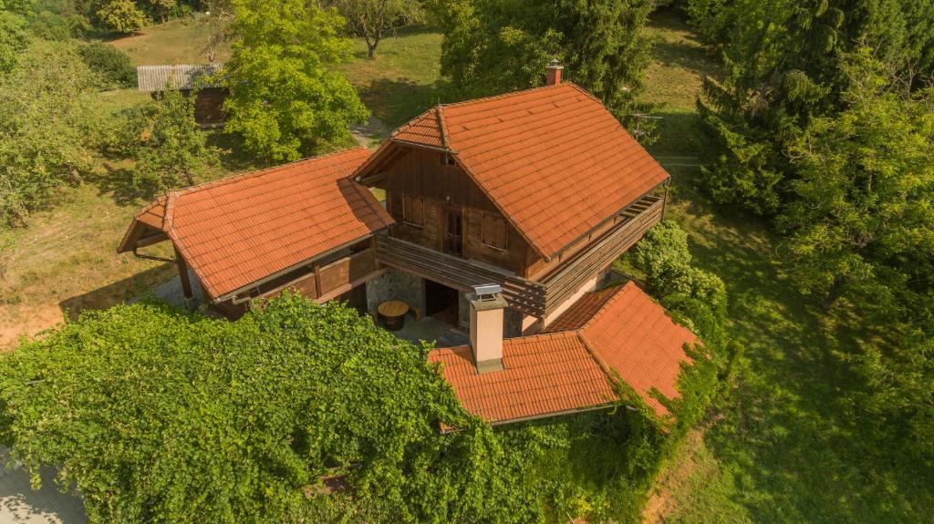 an overhead view of a house with a roof at Zidanica Krošelj in Raka