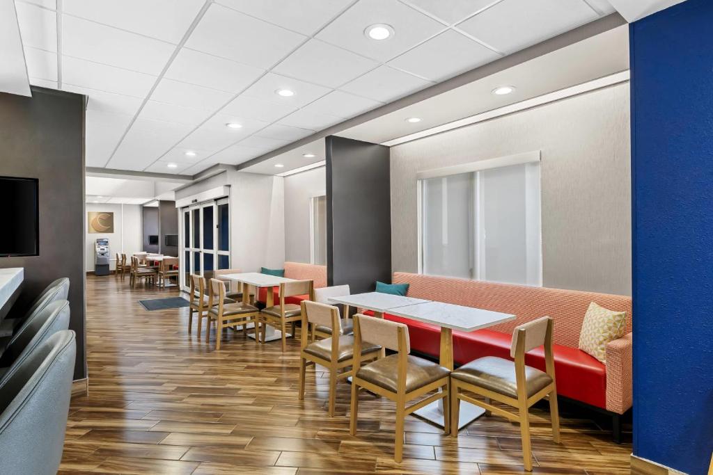 Comfort Suites Columbia at Harbison photo