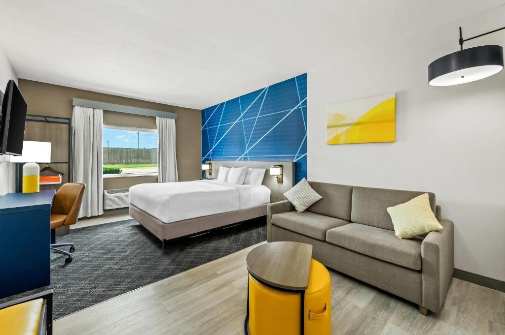 Ένα ή περισσότερα κρεβάτια σε δωμάτιο στο Comfort Suites Longview North