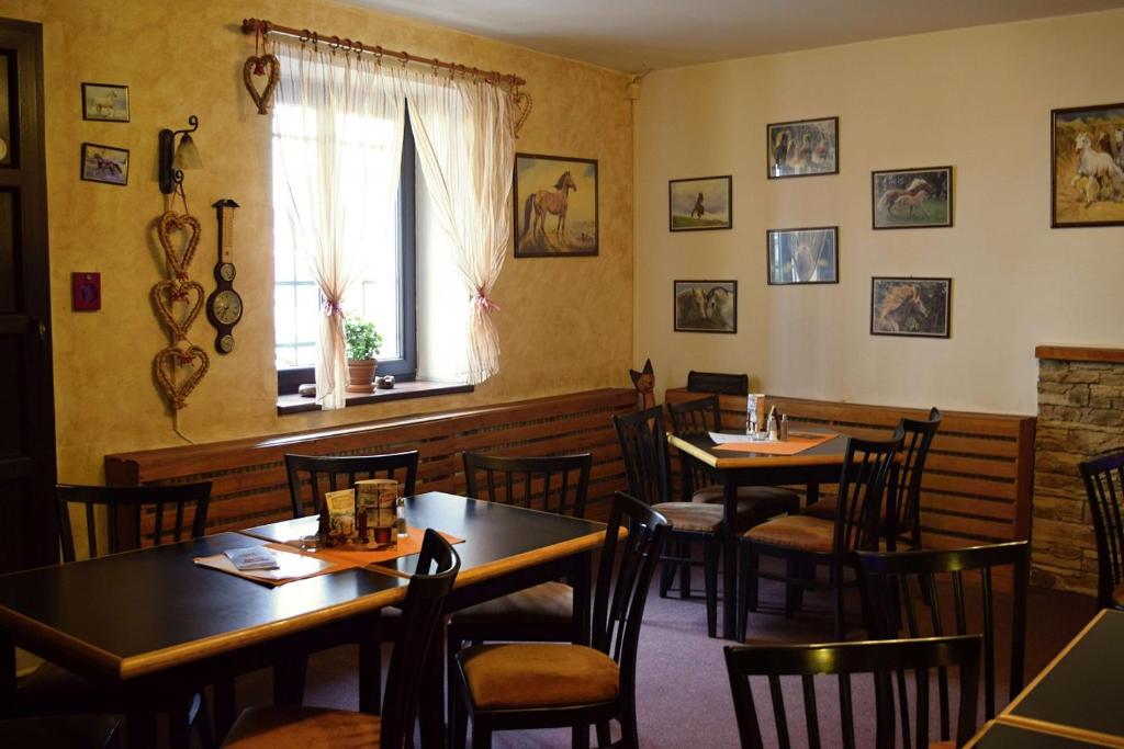 Posezení v ubytování Penzion a Restaurace Na Jízdárně