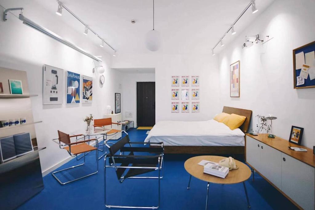 Postel nebo postele na pokoji v ubytování Chongqing Justom Family Apartment Hotel Jiaochangkou Branch