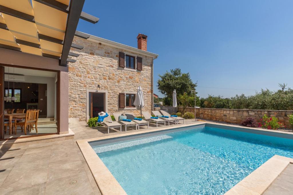 Πισίνα στο ή κοντά στο Villa Rova by Kompas Villas