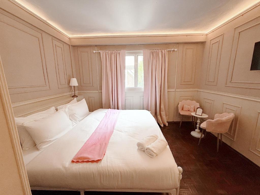 Ένα ή περισσότερα κρεβάτια σε δωμάτιο στο CASA Sukhumvit 11 BTS Nana คาซ่า สุขุมวิท 11 BTS นานา