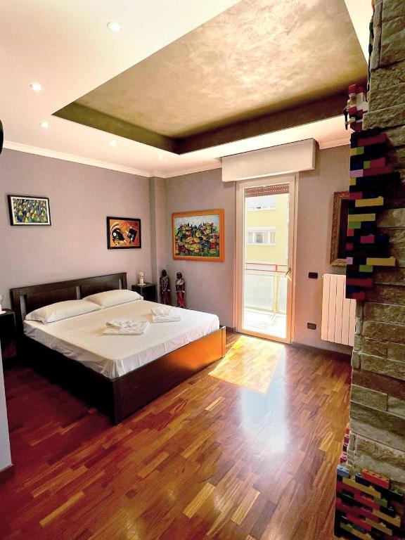 a bedroom with a large bed in a room at Grado 2 in Lido di Ostia