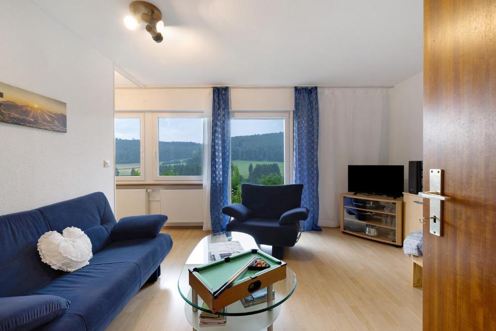 TV a/nebo společenská místnost v ubytování Ferienwohnung Schwäbische Alb