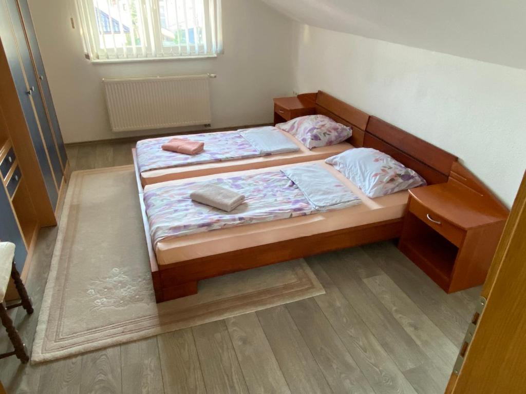 Ένα ή περισσότερα κρεβάτια σε δωμάτιο στο BIG Apartment 3 Bedrooms