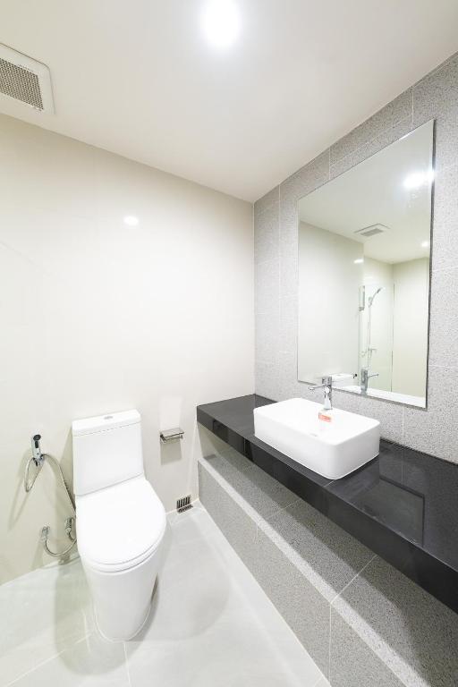 L.A. Tower Hotel - Resim 9