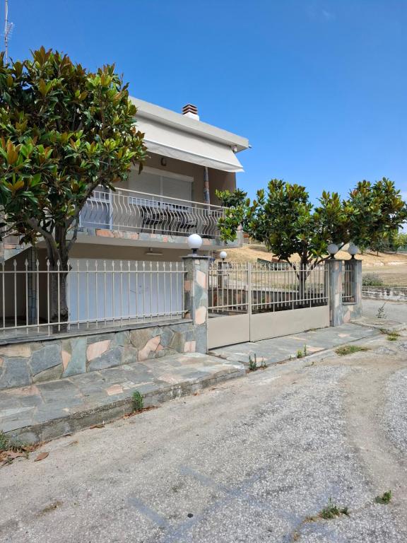 a house with a fence in front of it at Titi's home in Ofrínion