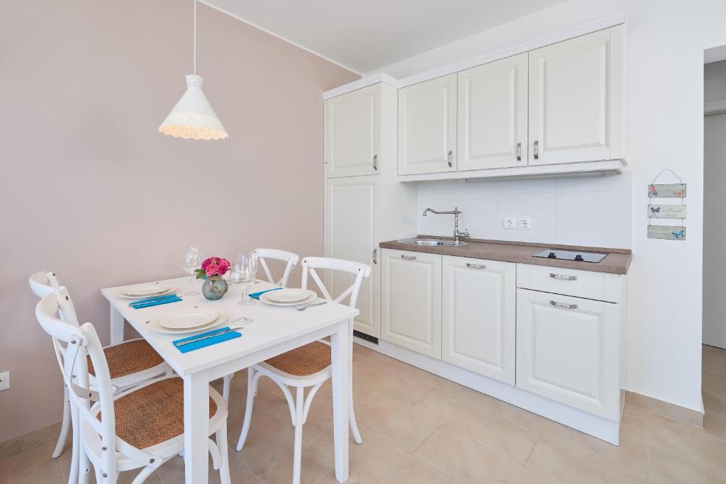 Kuchyňa alebo kuchynka v ubytovaní Villa Mila Trogir