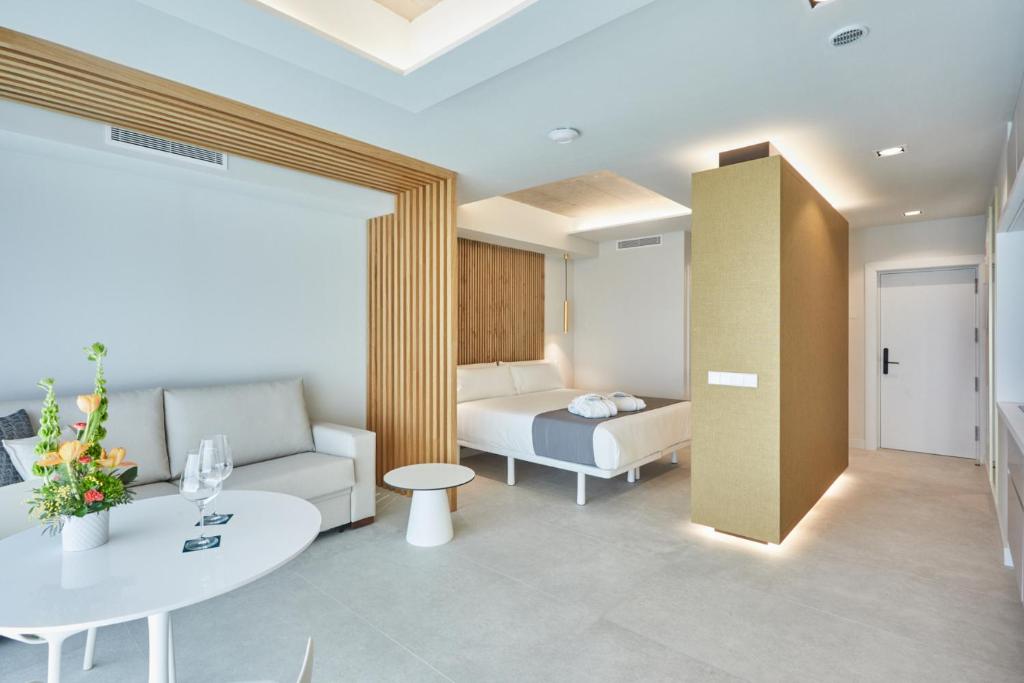 Silken Atlantis Suites - Holiday Homes