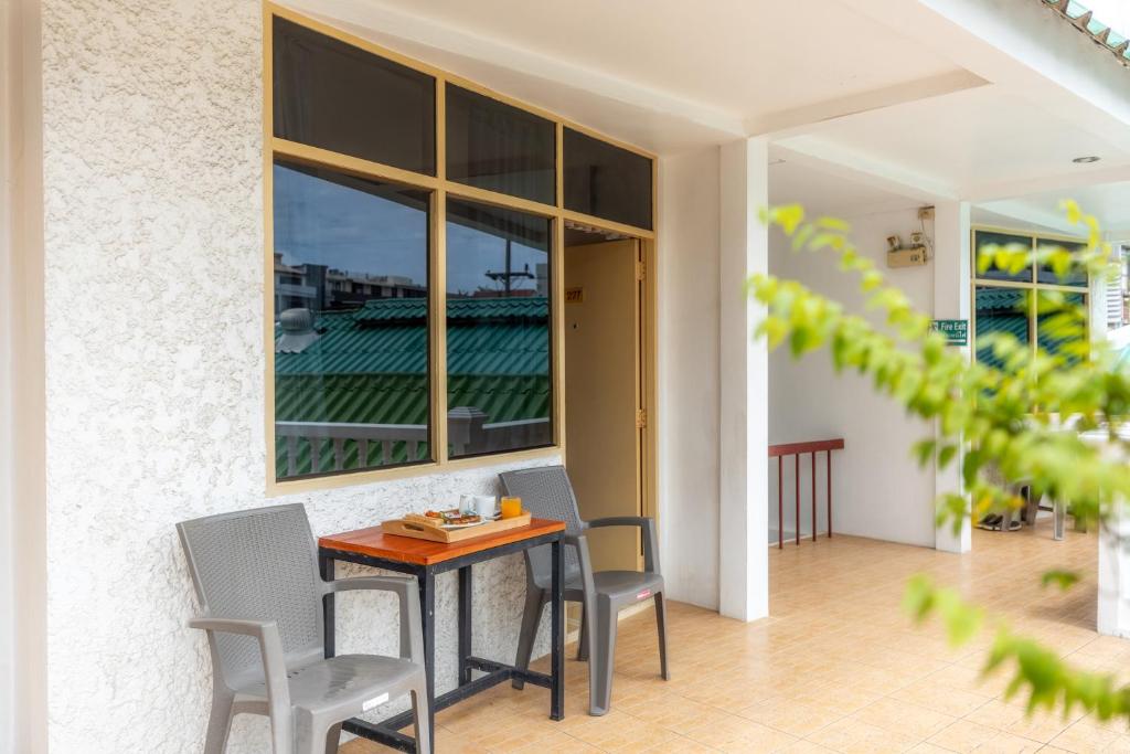 The Expat Hotel Patong - Resim 24