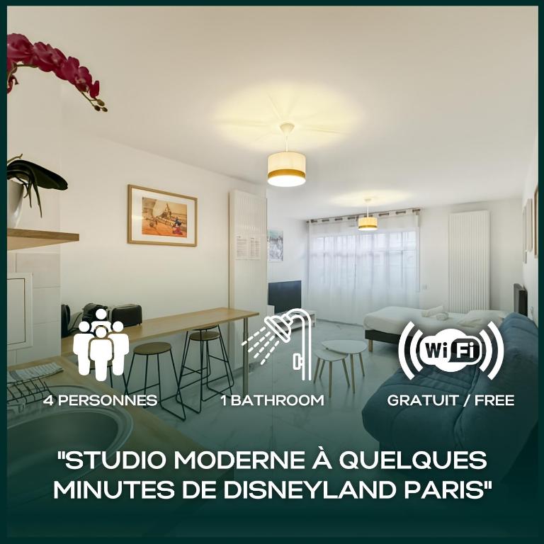 - un salon avec un lit et une table dans l'établissement Pré Verson 12 - Studio pour 4 à Disneyland Paris, à Chessy