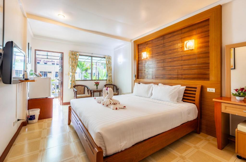 The Expat Hotel Patong - Resim 5