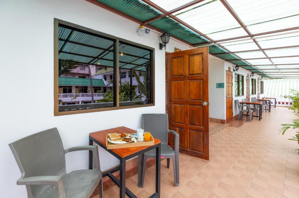 The Expat Hotel Patong - Resim 26