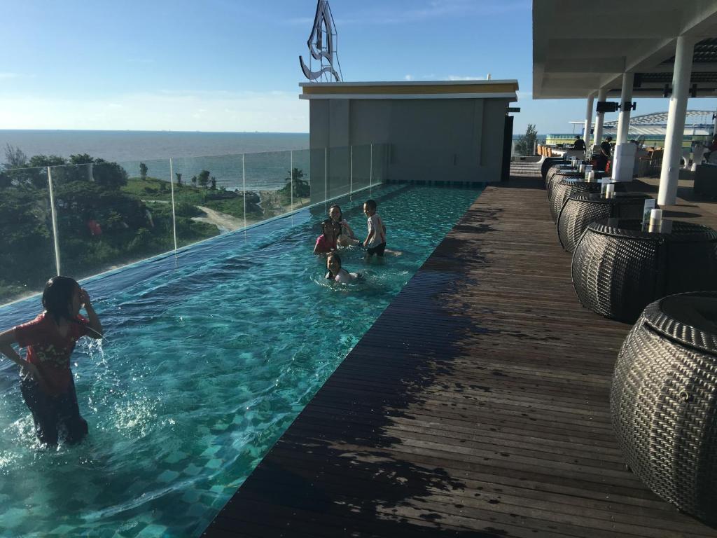 Bazén v ubytování Goldenbay Hotel nebo v jeho okolí