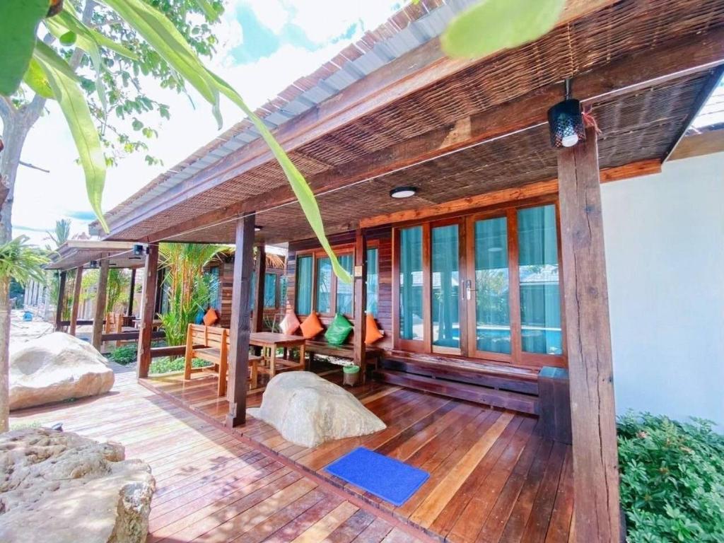 Buffalo Island Resort & Adventure Park - Deluxe King Room