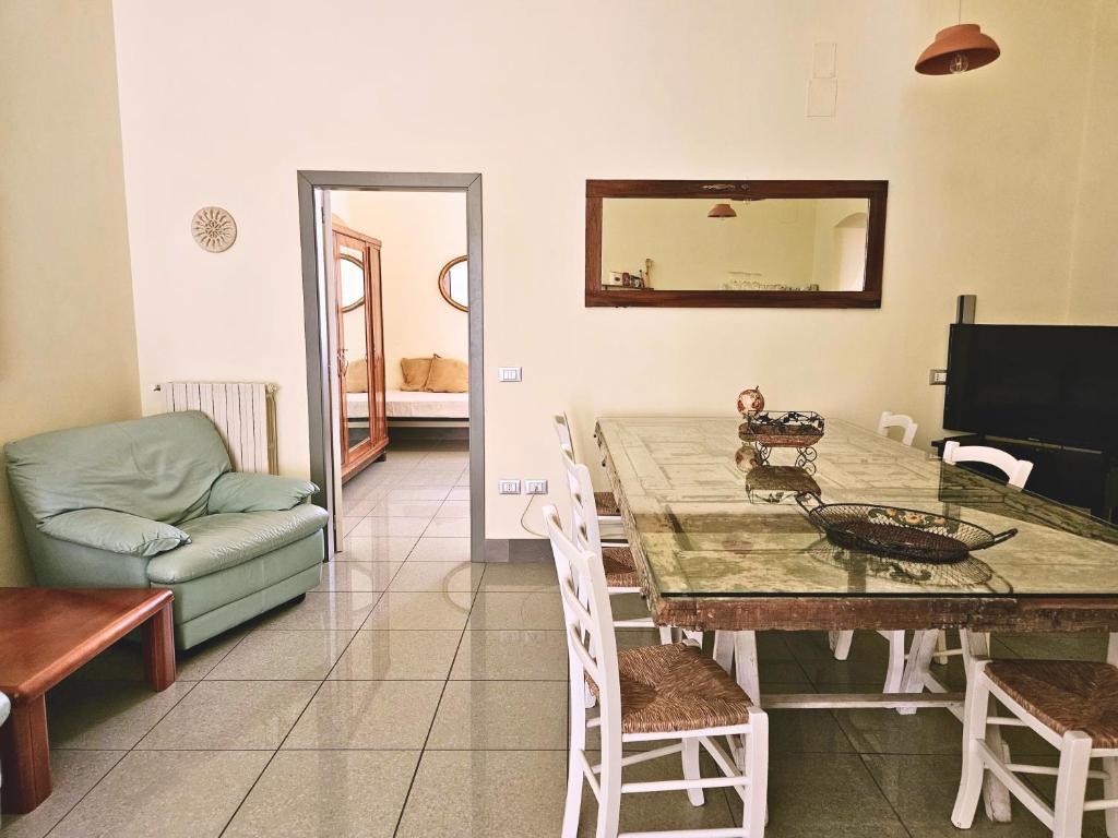 a dining room with a table and a couch at Casa Terracotta in Matera