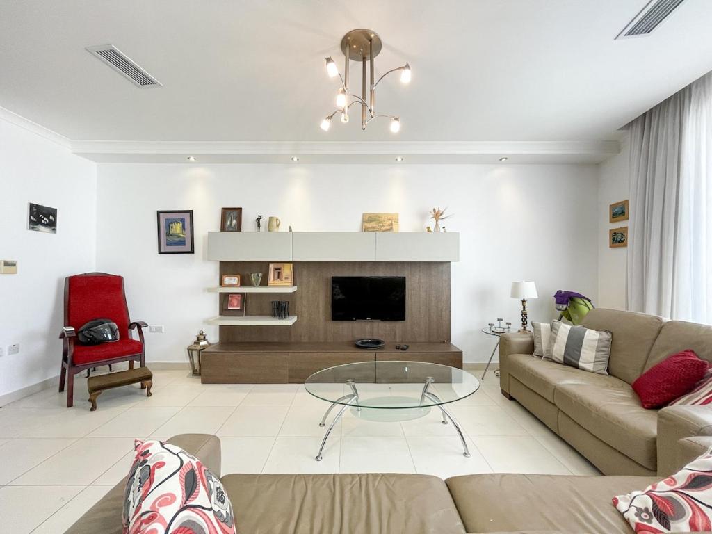 Posezení v ubytování Sliema Apt - Leisure & Live