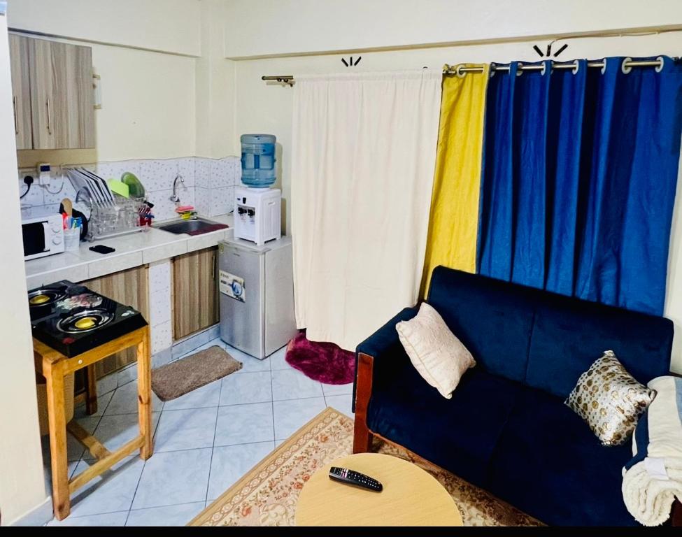 a living room with a couch and a kitchen at MillyJay in Gatunga