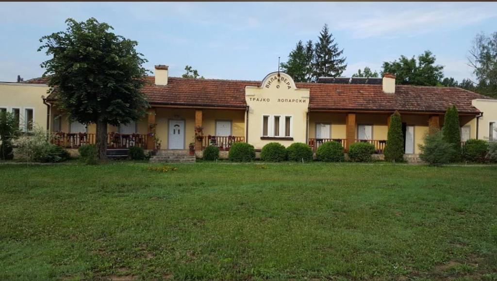 Κήπος έξω από το Villa Vera Rooms