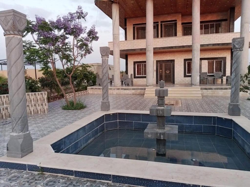 Bazén v ubytování Al-Safeer Guest House nebo v jeho okolí