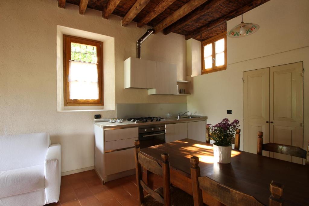Kuchnia lub aneks kuchenny w obiekcie Country House Cozzena