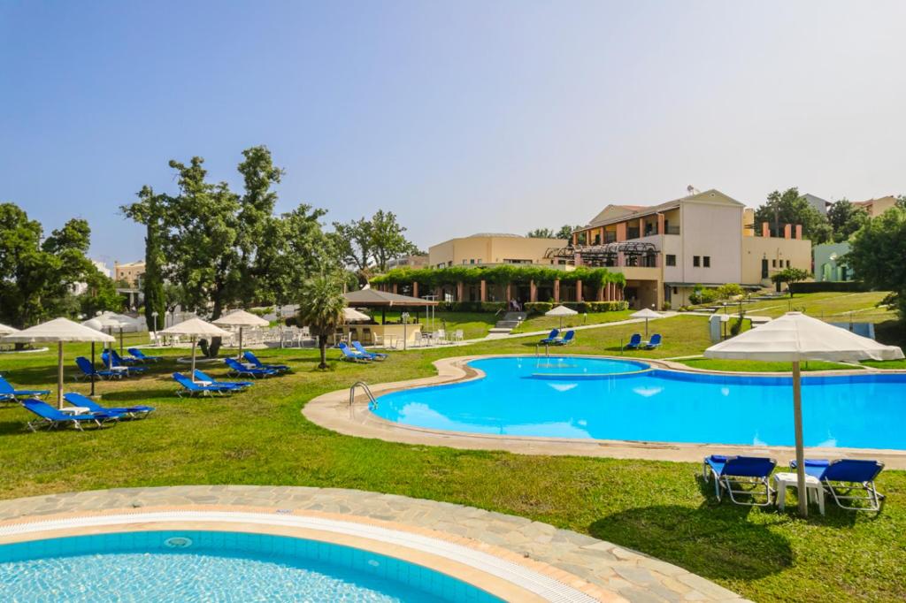 Bazén v ubytování Century Resort nebo v jeho okolí