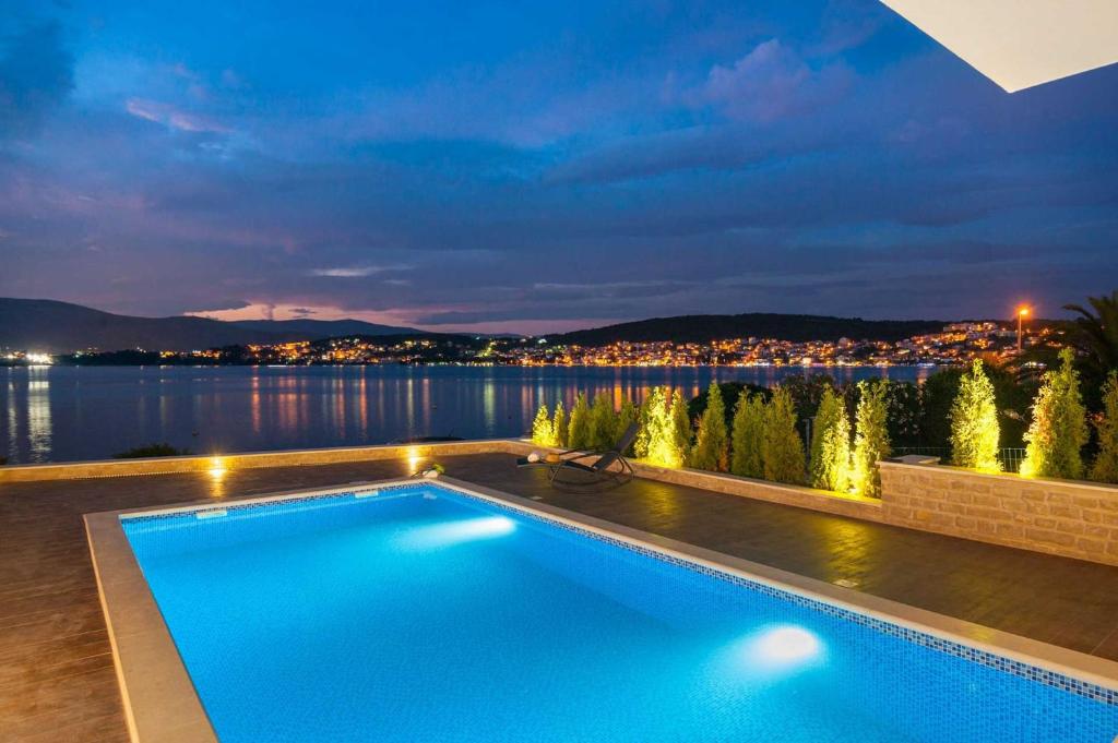 Seafront Villa Trogir Deluxe Jevan 6 Beautiful Bedrooms Private Pool