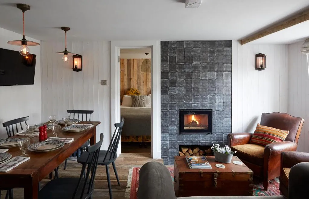 Three-Bedroom Cottage (6 Adults)