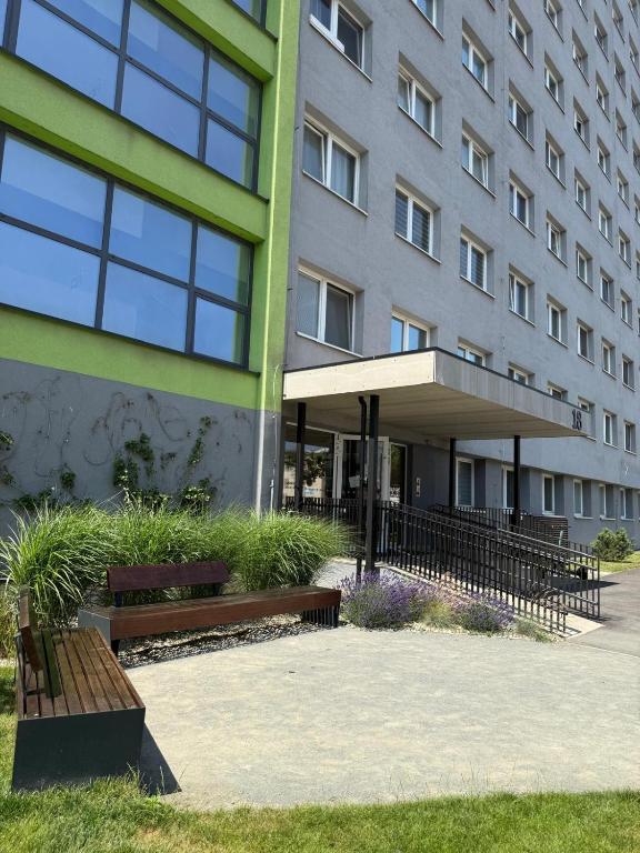 Το κτήριο όπου στεγάζεται  το διαμέρισμα