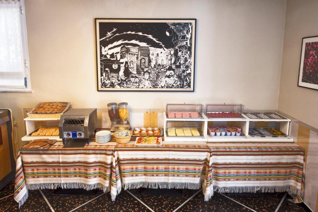 Příslušenství pro přípravu čaje a kávy v ubytování Hotel Bristol