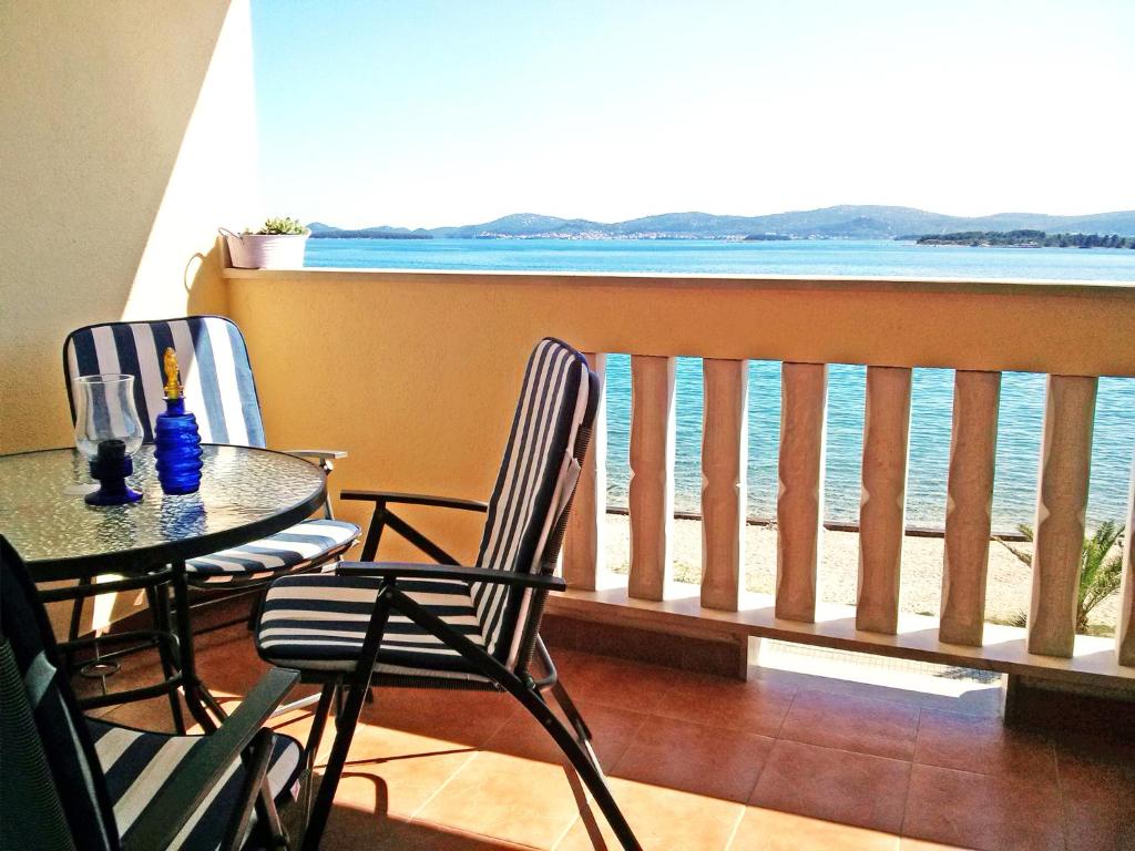 a table and chairs with a view of the ocean at Beach Apartment Sveti Filip i Jakov - Turanj in Sveti Filip i Jakov
