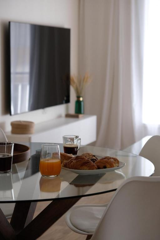 Heart of Antibes 3 BBedroom Queen beds AC Parking