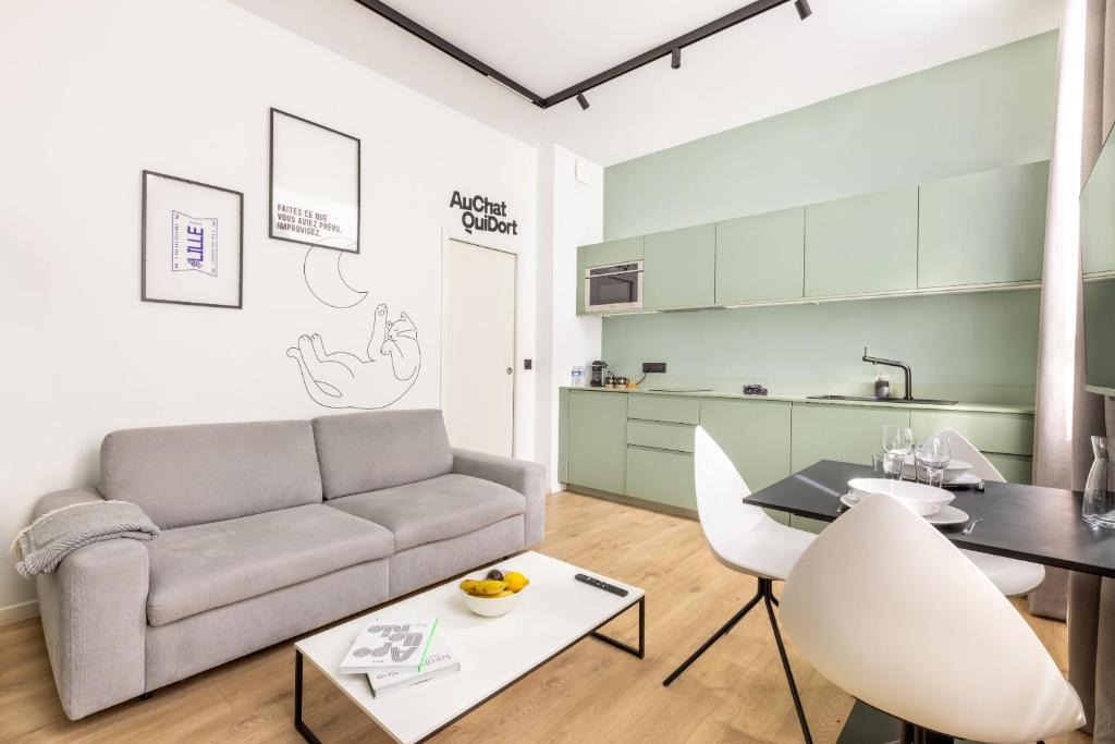 a living room with a couch and a table at Au Chat Qui Dort Lille - Archives 3 in Lille